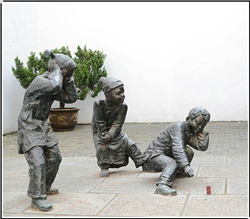 放鞭炮小孩銅雕塑鑄造 放鞭炮小孩銅雕塑鑄造