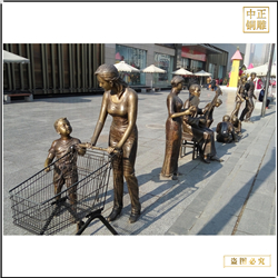 鑄銅關公 商場門前母子逛超市人物雕塑