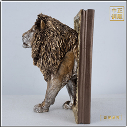 鑄銅關(guān)公 半身銅獅子雕塑擺件