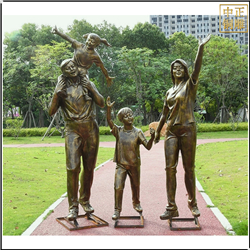 鑄銅關(guān)公 戶外一家四口游玩人物雕塑